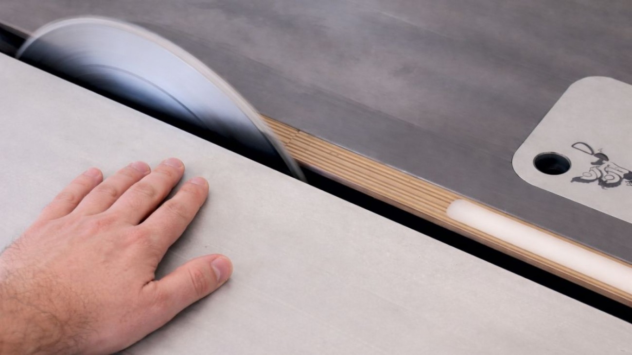 Bezpečnostní systém u stolní pily