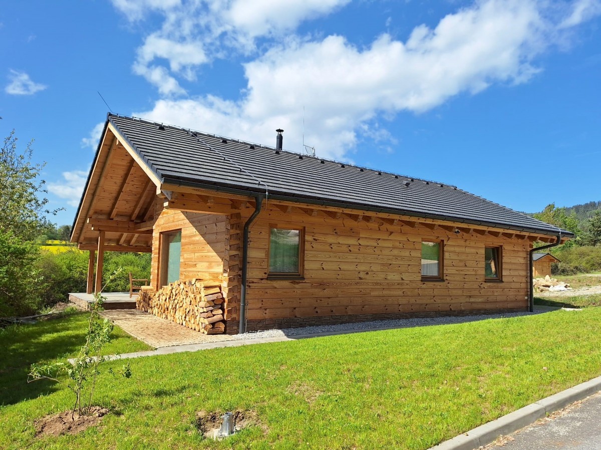 Moderní masivní dřevostavba