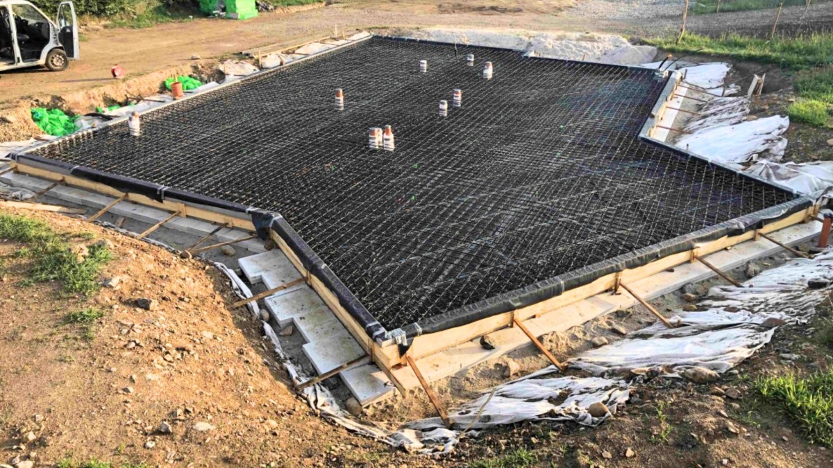 Vysoké ceny lákají ke stavbě svépomocí. Neodborné provedení však může majitele vyjít na miliony