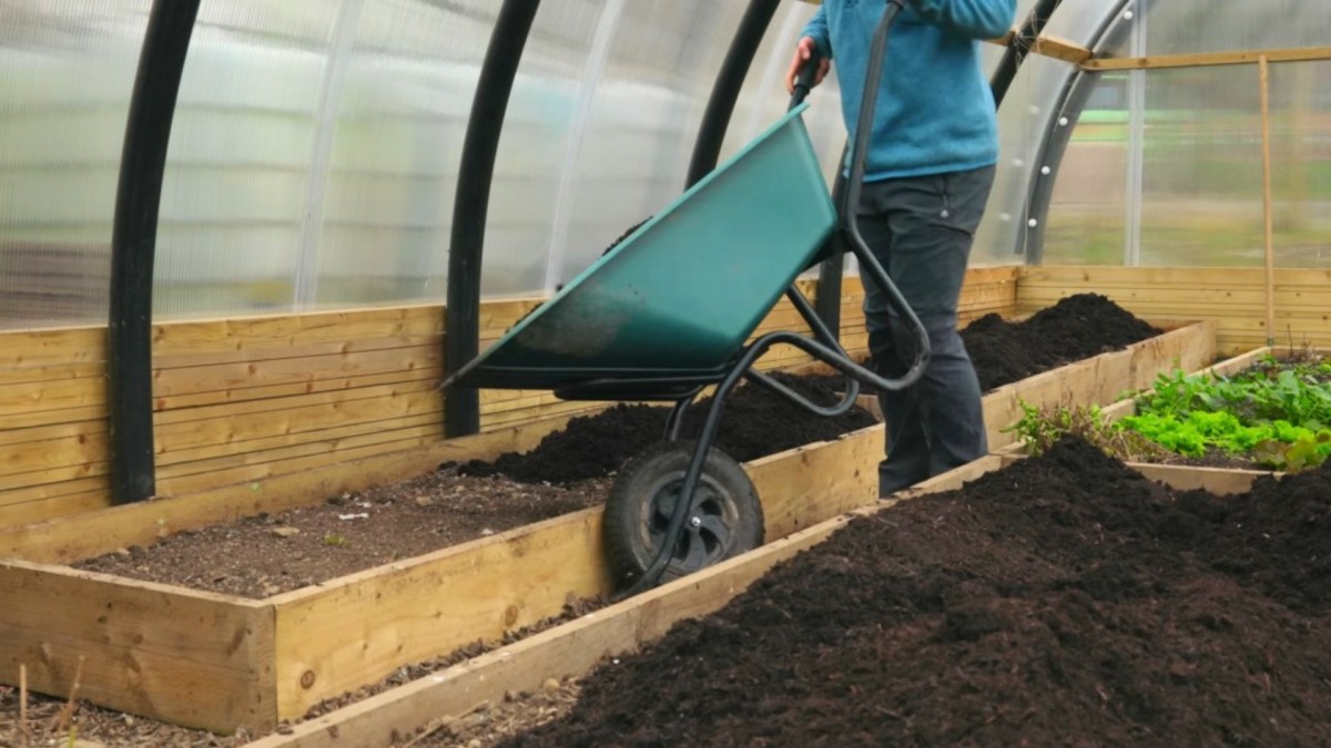 Zahrádkáři si letos oblíbili metodu no dig