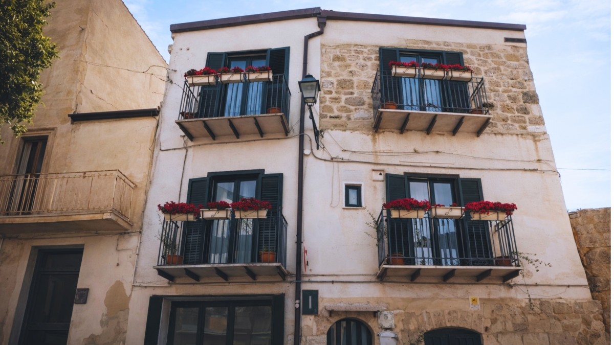 Prodali byt a koupili si dům v Itálii za 1 euro. Důchod si Jana s Pavlem užívají u moře