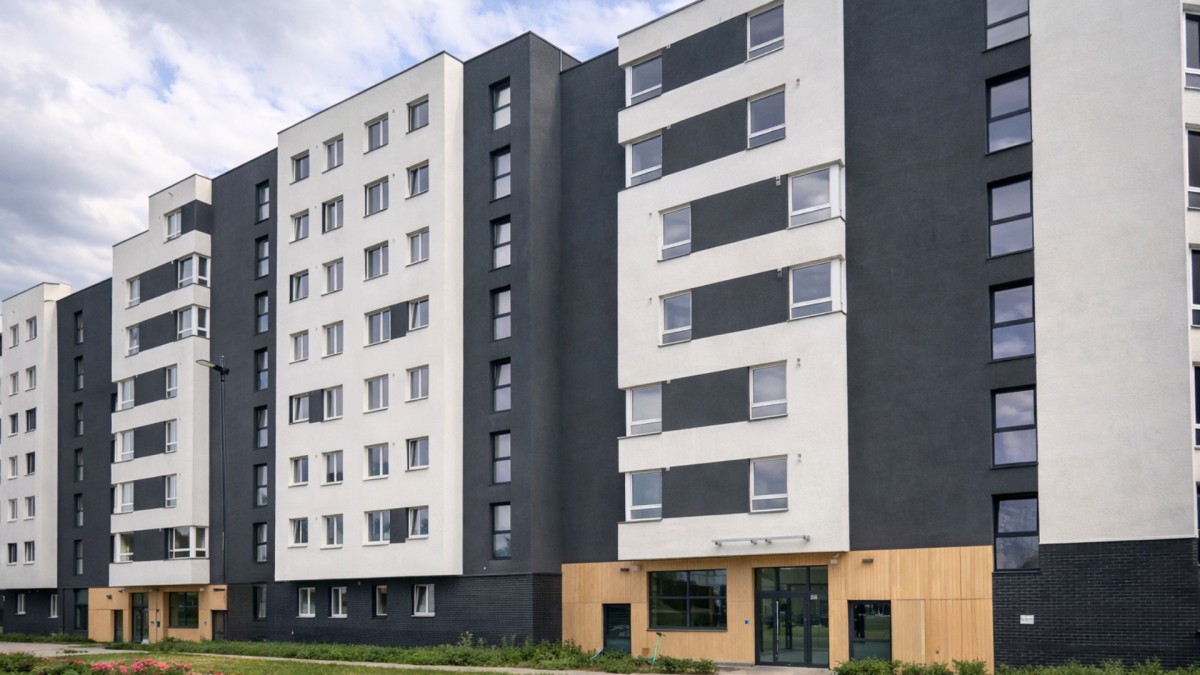 „Nájem držím schválně vysoko. Lidi to učí finanční gramotnosti a nutí makat,“ vysvětluje pan domácí