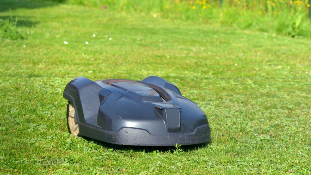 Porovnali jsme tři nejprodávanější robotické sekačky. Zajímala nás cena, výkon a chytré funkce 