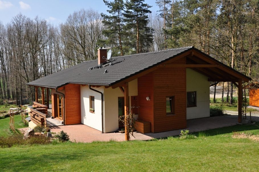 Dřevostavba u lesa