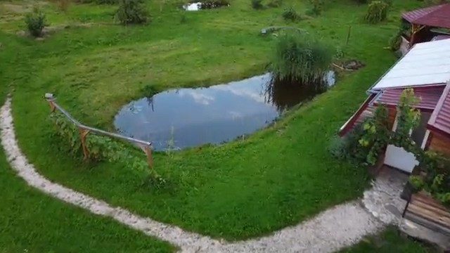 Koupací jezírko svépomocí