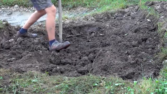 Koupací jezírko svépomocí