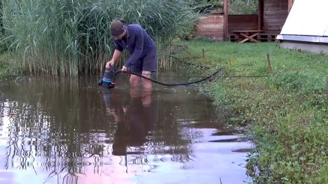 Koupací jezírko svépomocí