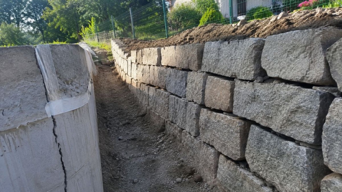 Zeď na hranici pozemku