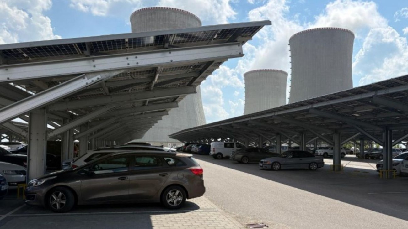 U Dukovan postavili fotovoltaické parkoviště za 60 milionů. To, co vyrobí za rok, zvládne jaderná elektrárna za 32 minut