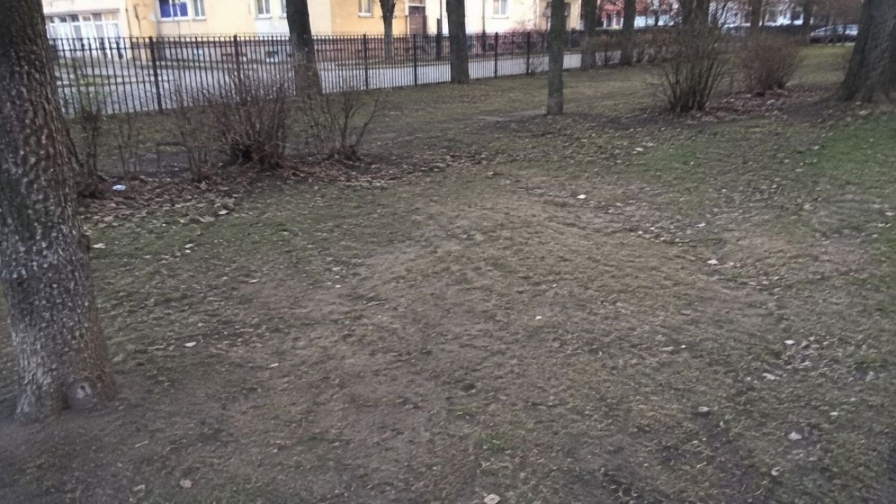 Odstranili z parku lavičky