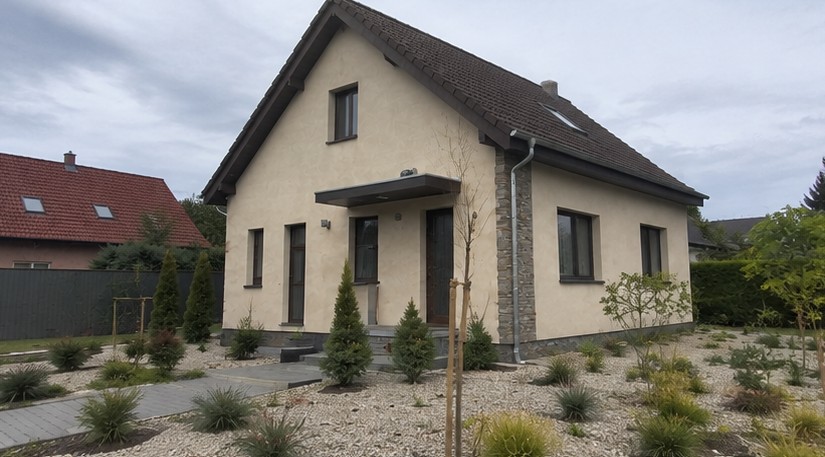 Nedopalky na předzahrádce