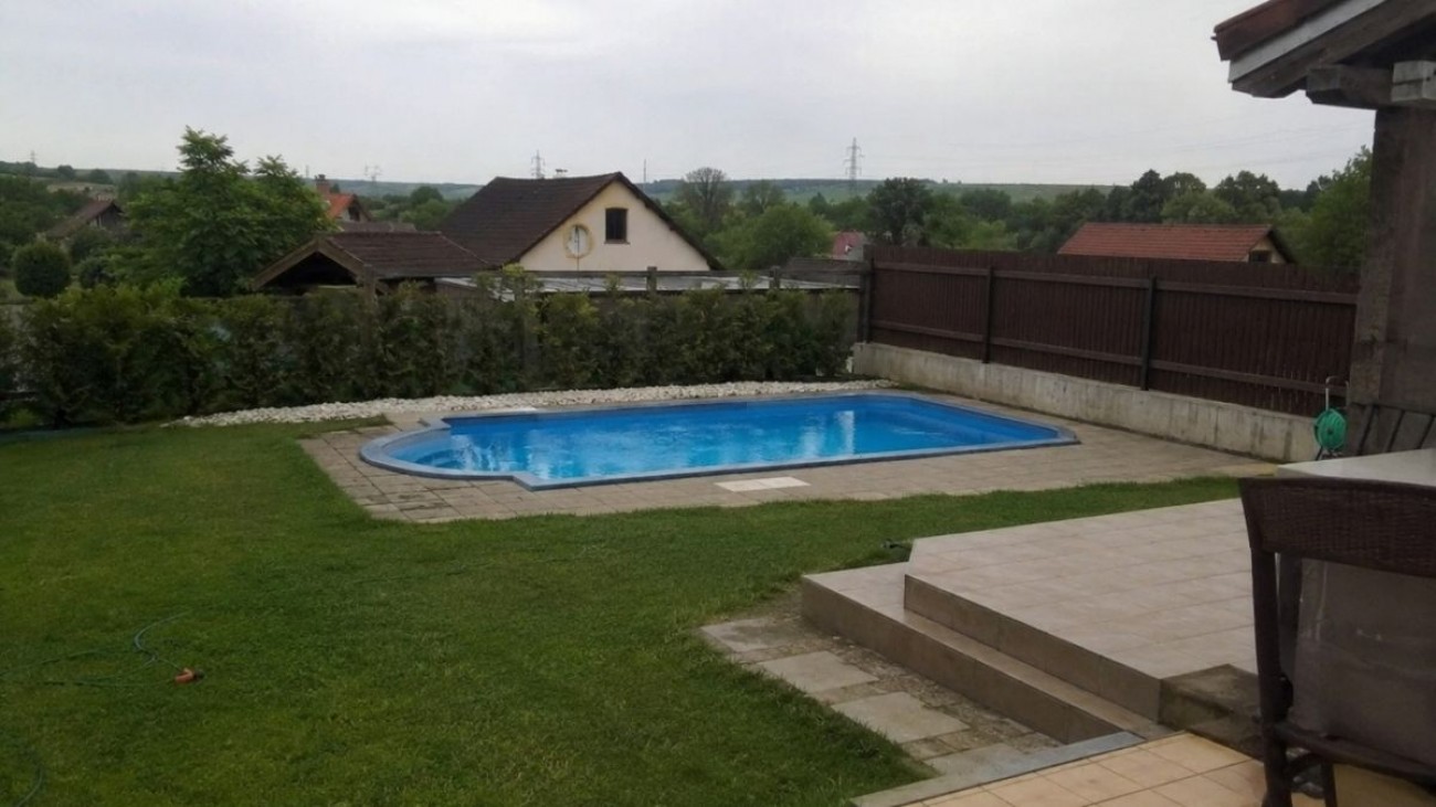 Bazén na zahradě