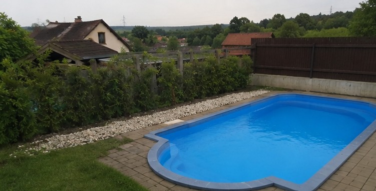 Bazén na zahradě