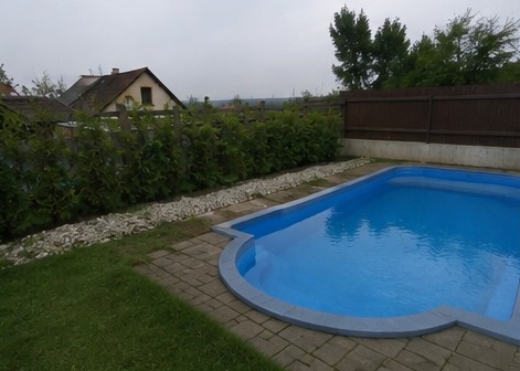Bazén na zahradě