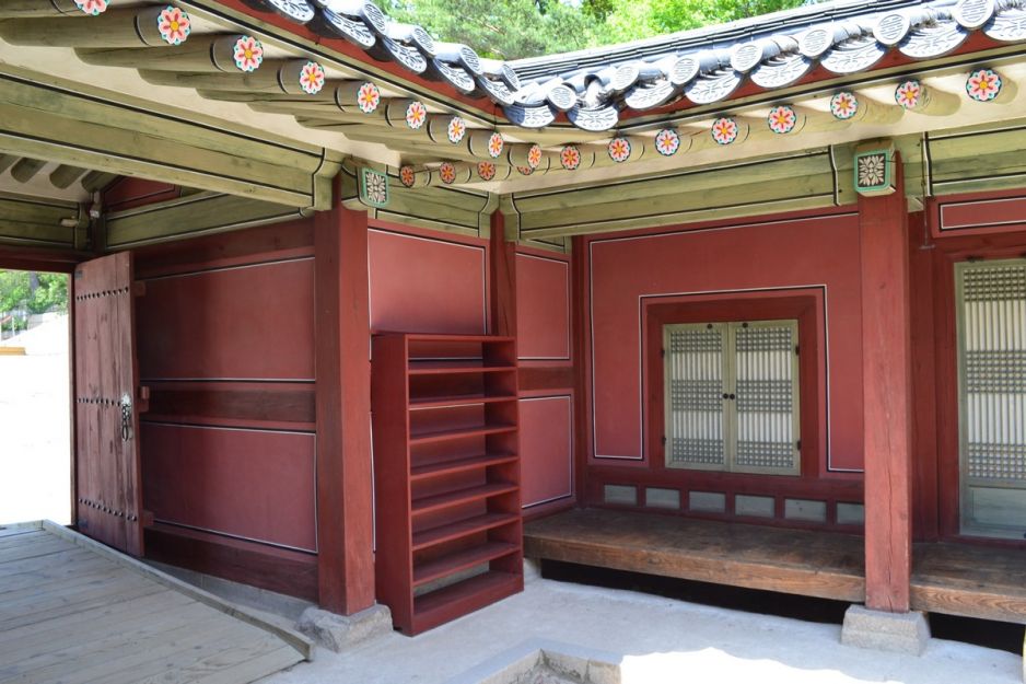 Otevřený prostor v dřevostavbě z císařského paláce Changgyeonggung