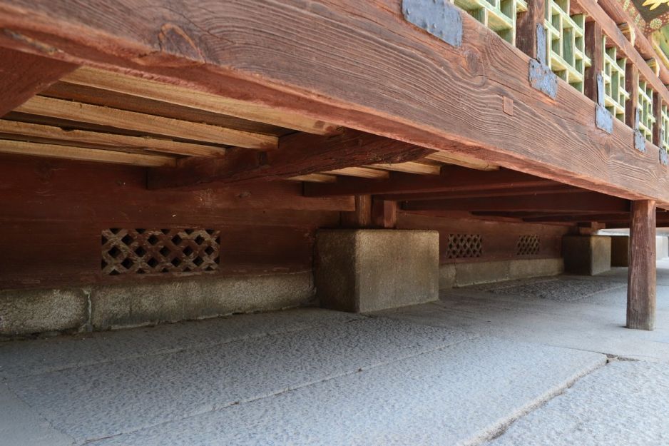 Znázornění řešení podlahové klimatizace v dřevostavbě v paláci Changgyeonggung
