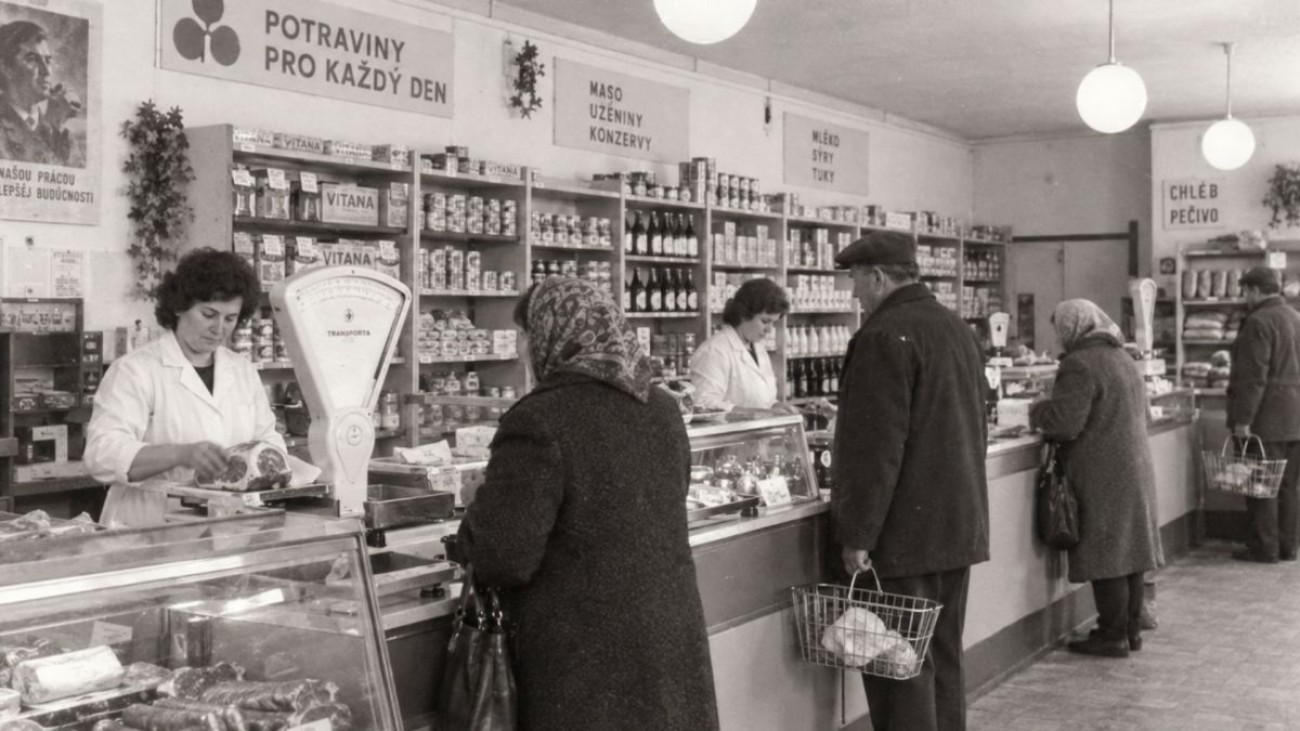 Ceny za socialismu. Kolik za minulého režimu stálo mléko, cukr nebo brambory?