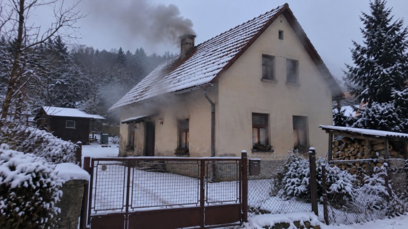 Dával vlhká polena na kamna, aby dřevo předsušil. Tenhle zvyk ho nakonec vyšel draho