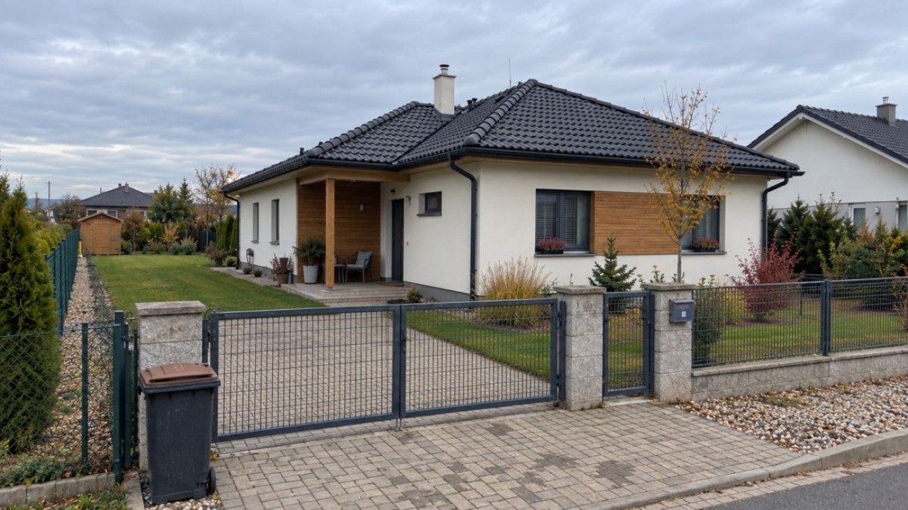 Dům v Praze postavili za cenu, za kterou jiní staví na vesnici. Prozradili, jak se jim to povedlo