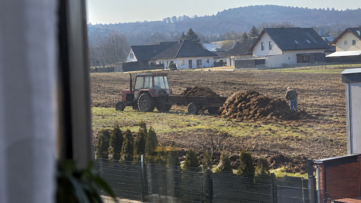 Hnůj v ulici