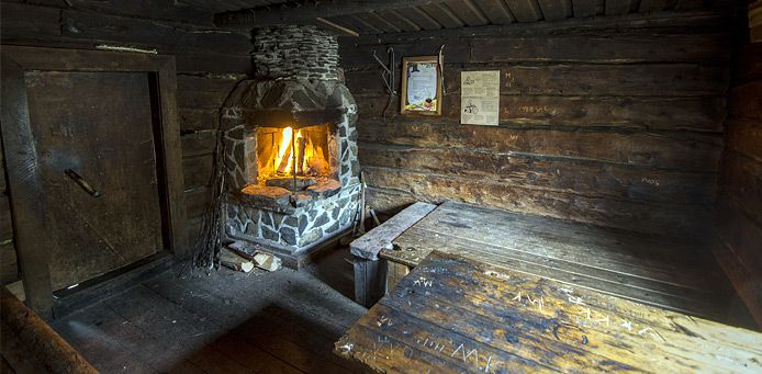 ohniště v chatě