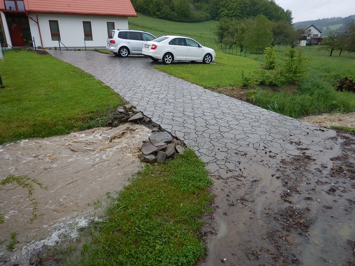 zatravňovací dlažba