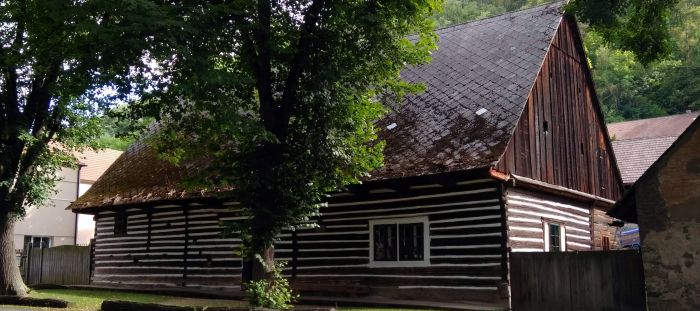 Hamousův statek: Unikátní roubenka