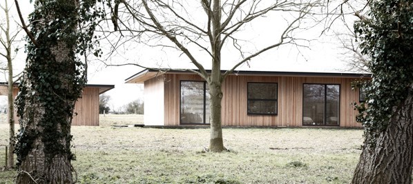 Moderní bungalov na tradiční farmě